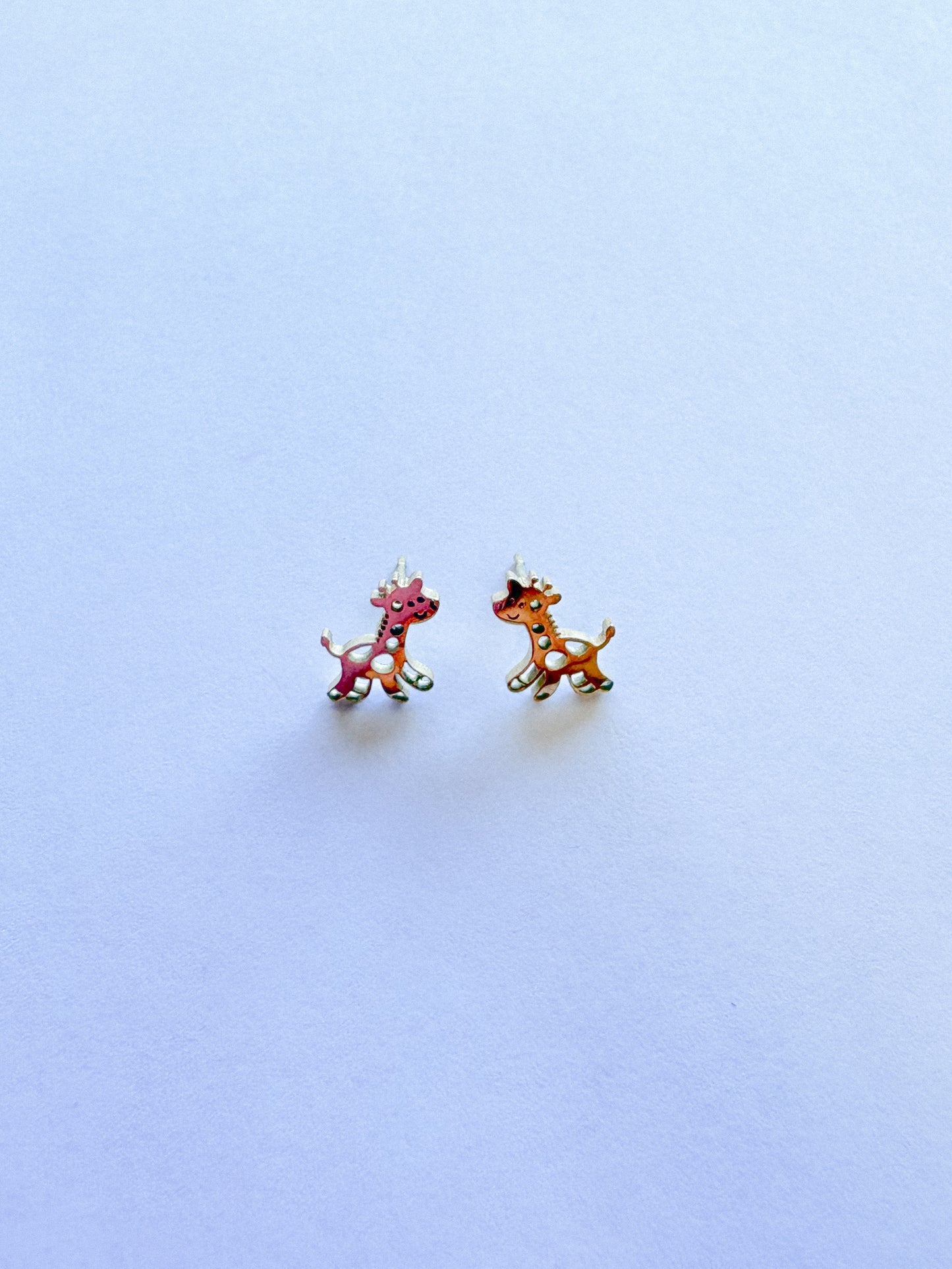 Tiny Giraffe stud earrings!🦒