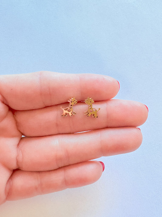 Tiny Giraffe stud earrings!🦒